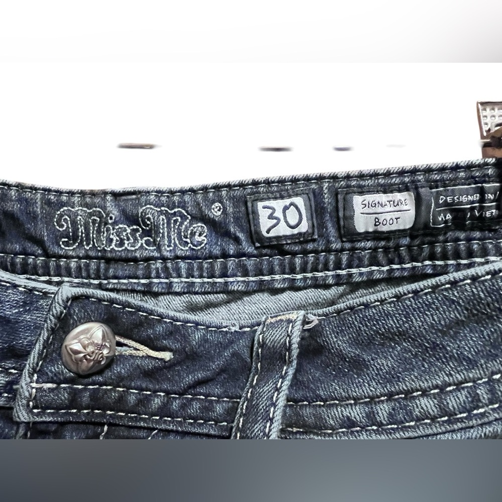 Miss Me Signature Boot Jeans Size 30 Embellished Pocket Y2K Western - Picture 5 of 7